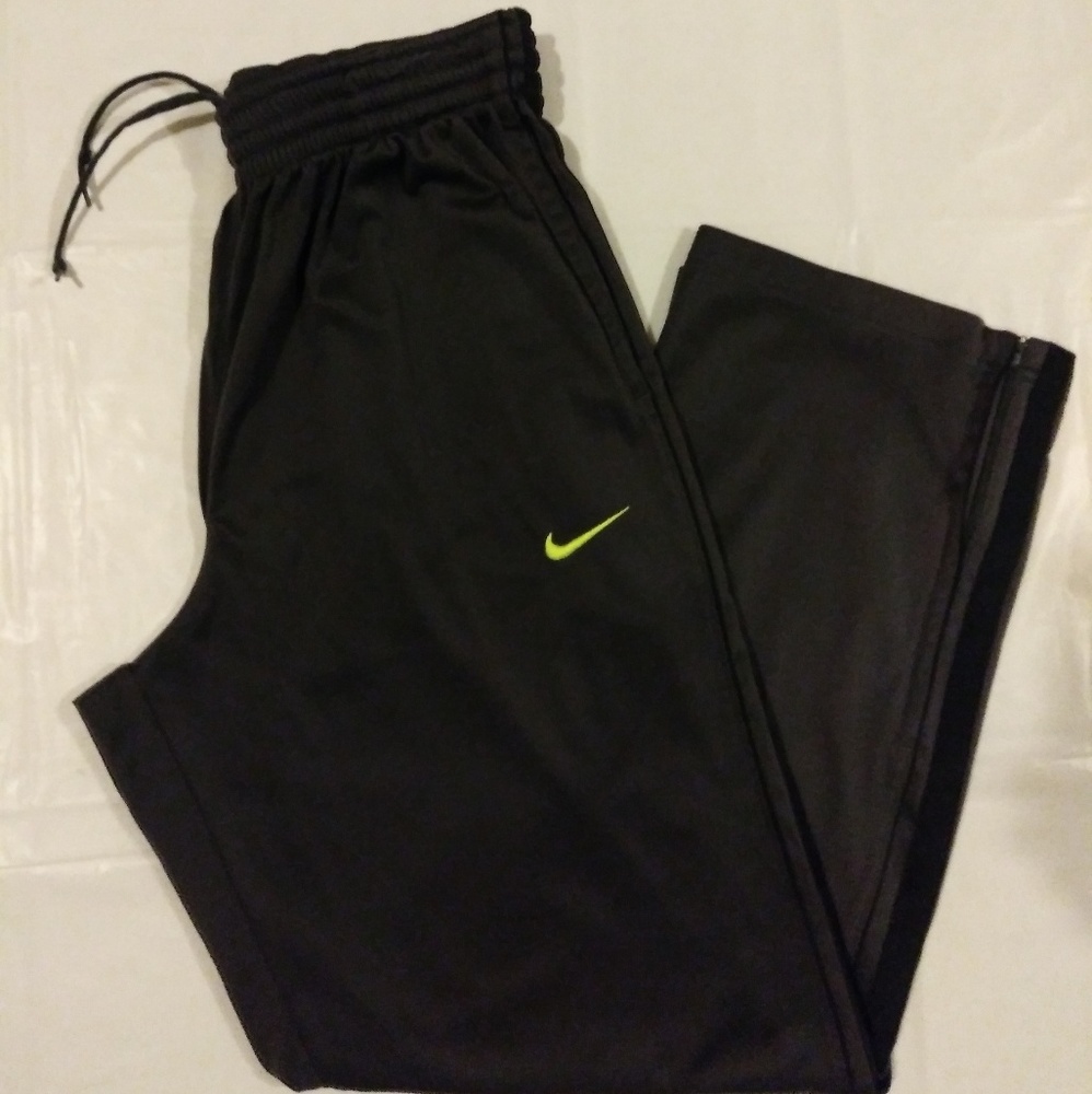 Nike basketball pants size M
